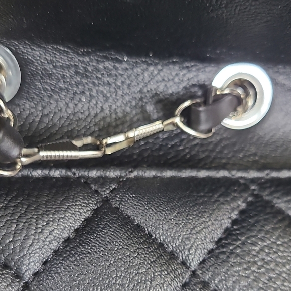 Chic Black Quilted Crossbody Bag with Chain Strap - Picture 3 of 8